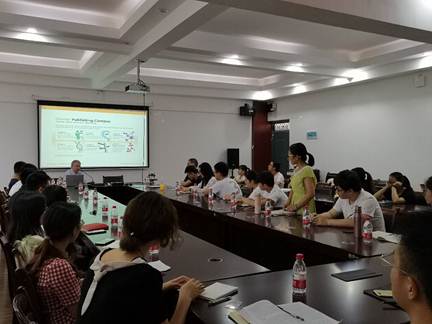 说明: D:\2019年工作\个人事务\Kersten教授\德国美恩茨大学Micheal Kersten教授应邀来寸止挑战
做讲座报告\德国美恩茨大学Micheal Kersten教授应邀来寸止挑战
做讲座报告\Kersten教授讲座报告现场二.jpg